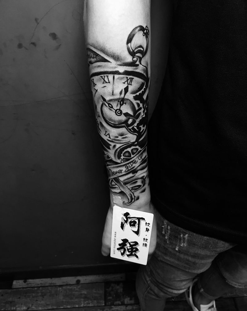 欧美钟纹身图片