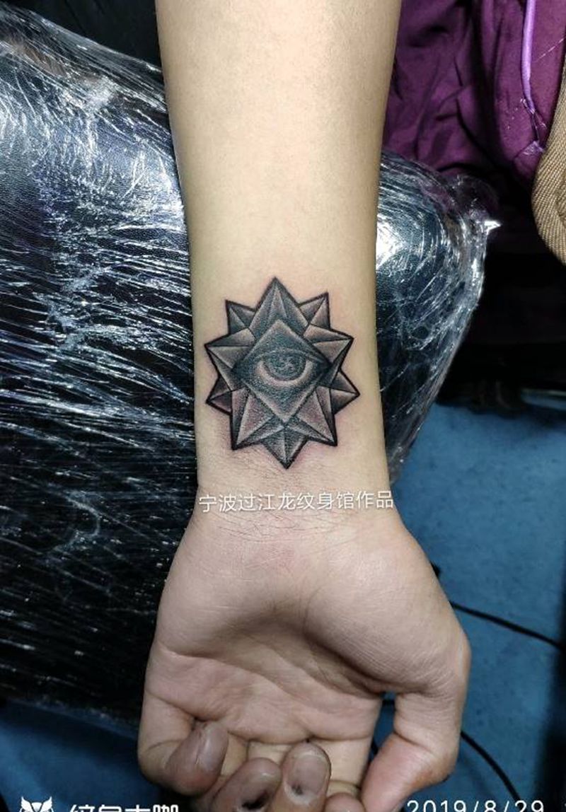 六芒星纹身图片_手部图腾几何纹身图案