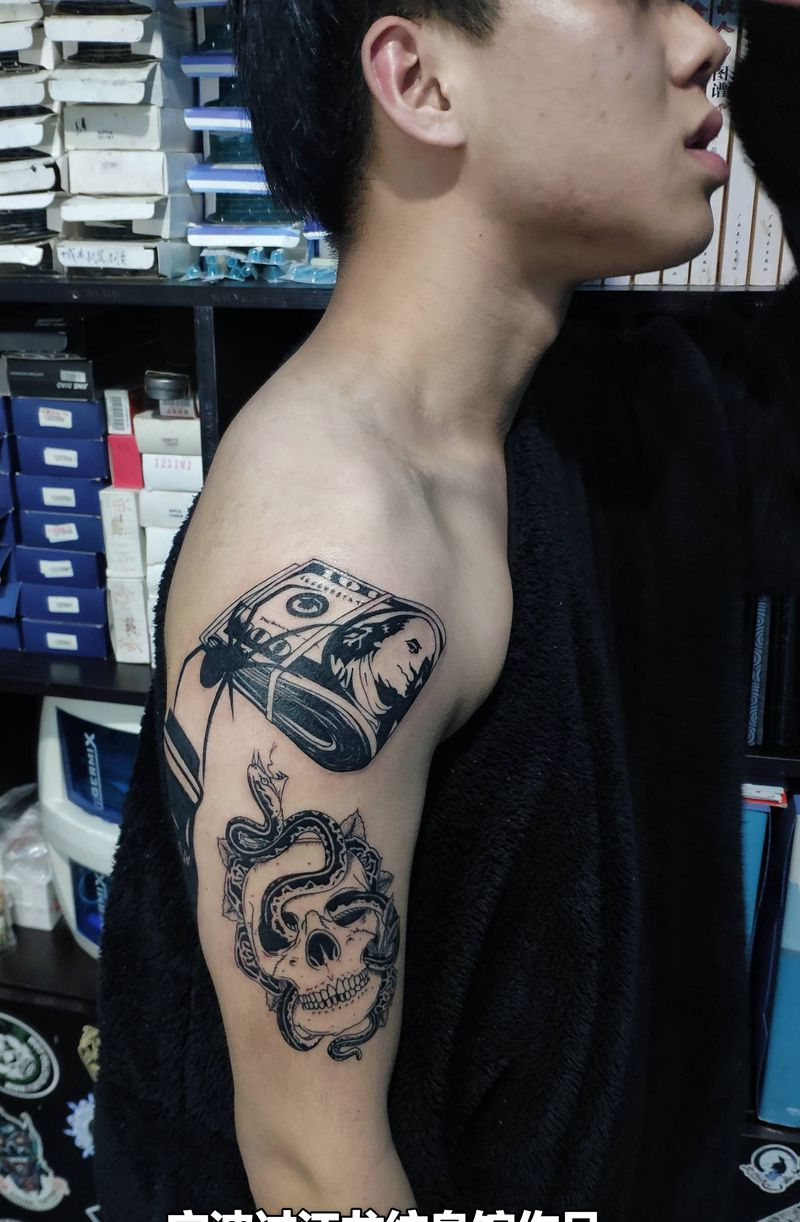 美金纹身图片_手臂手部Old School图腾美金枯头纹身图案