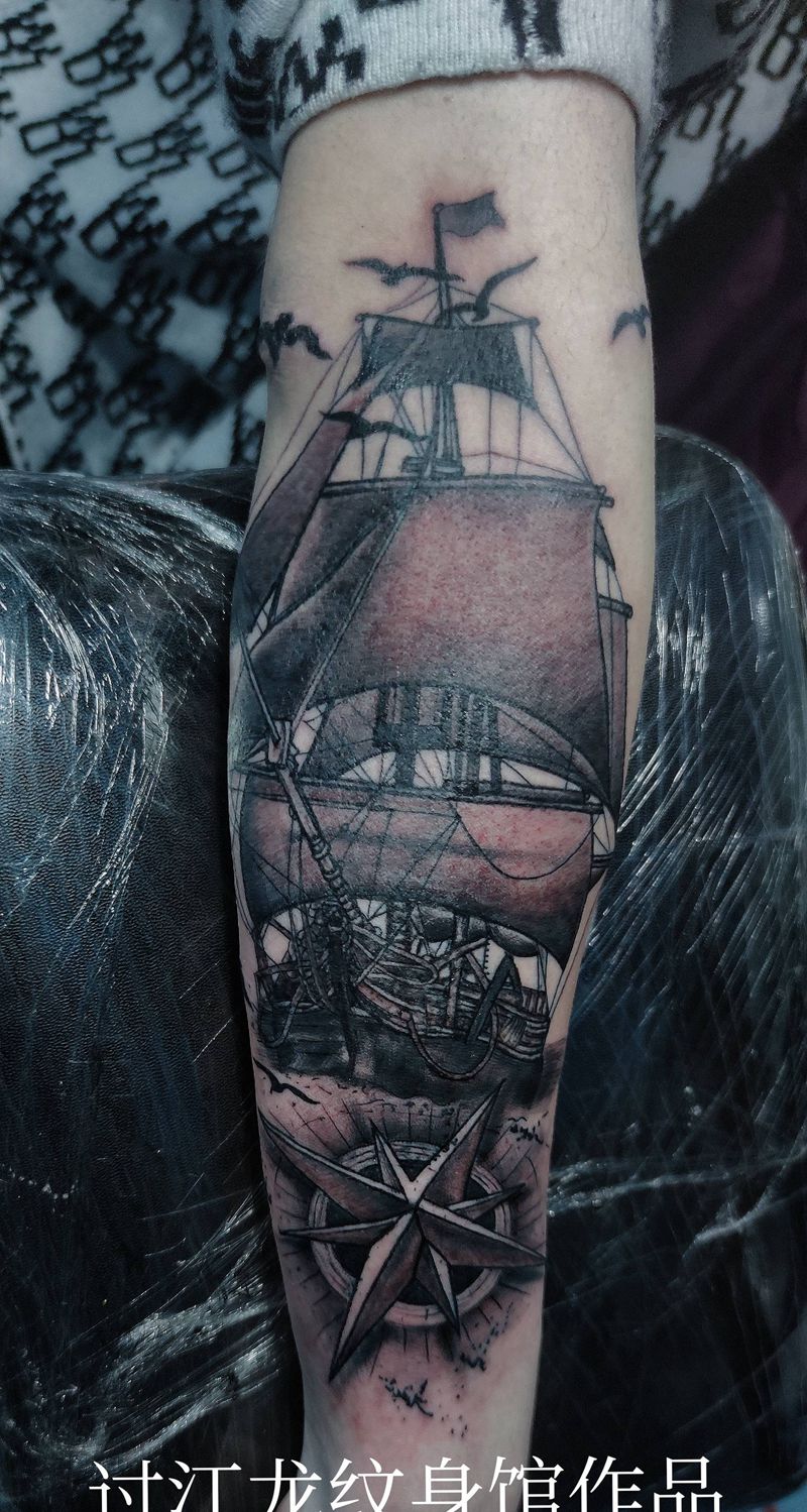 扬帆起航纹身图片_手臂手部新传统帆船纹身图案