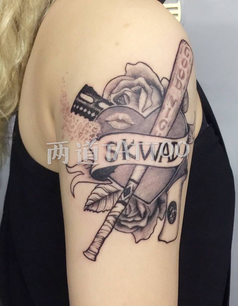 一位街舞老师自带图纹身图片