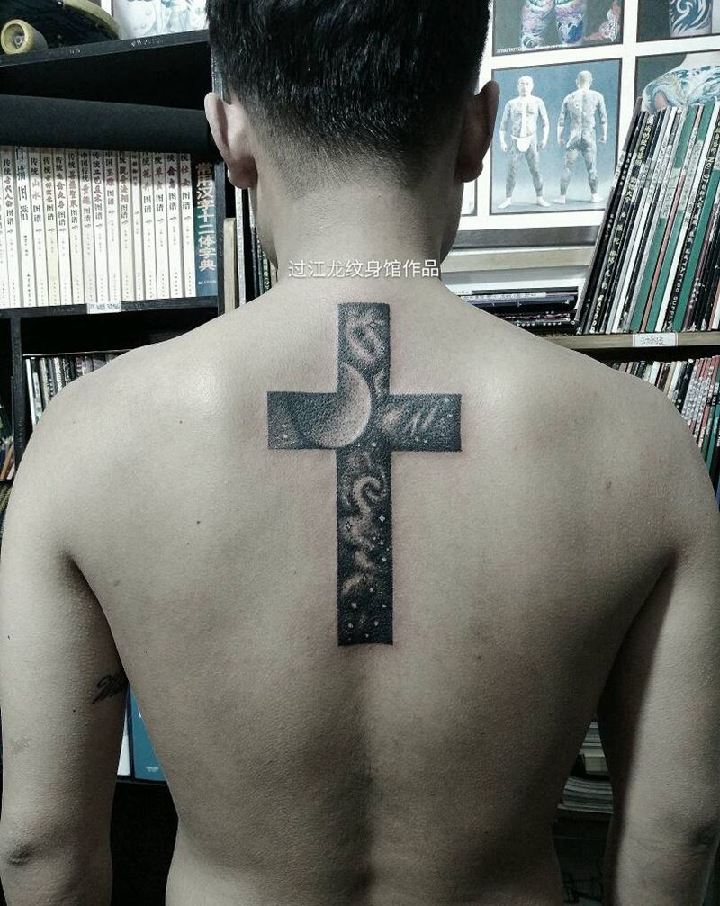 十字架星空纹身图片