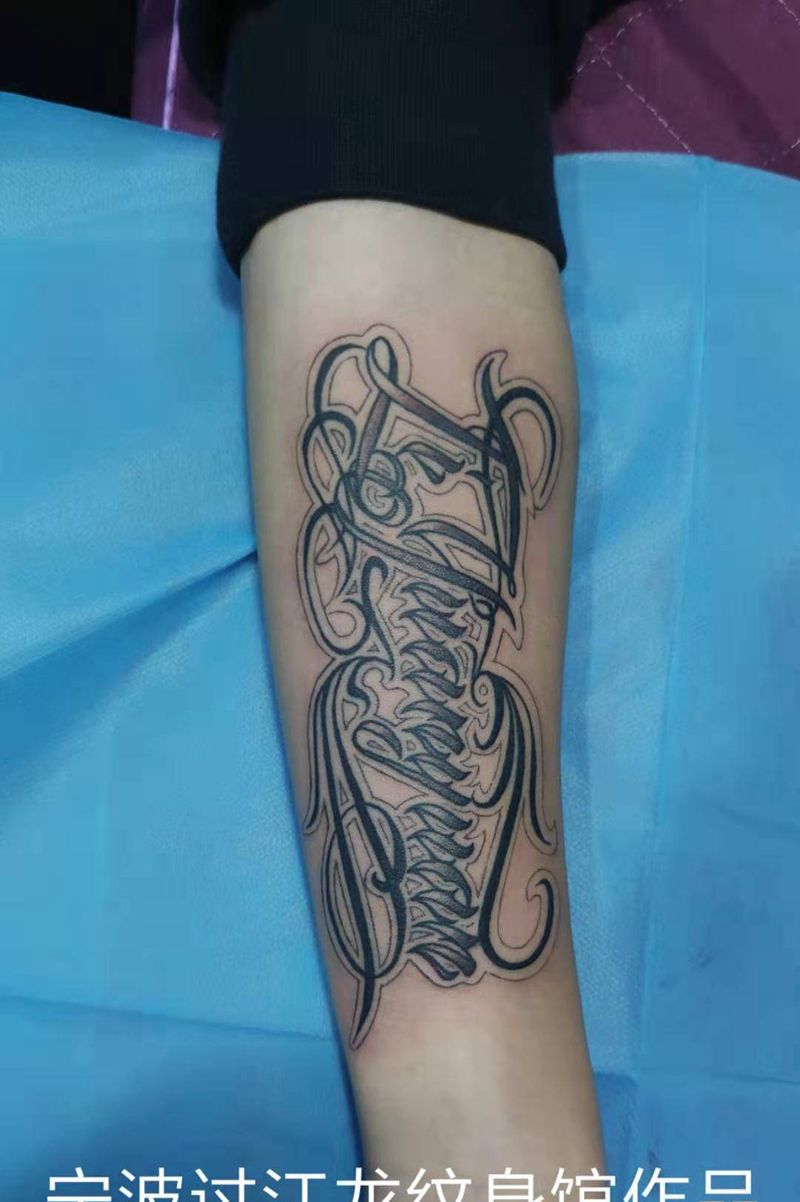 英文花体字纹身图片_手部手臂花体字英文纹身图案