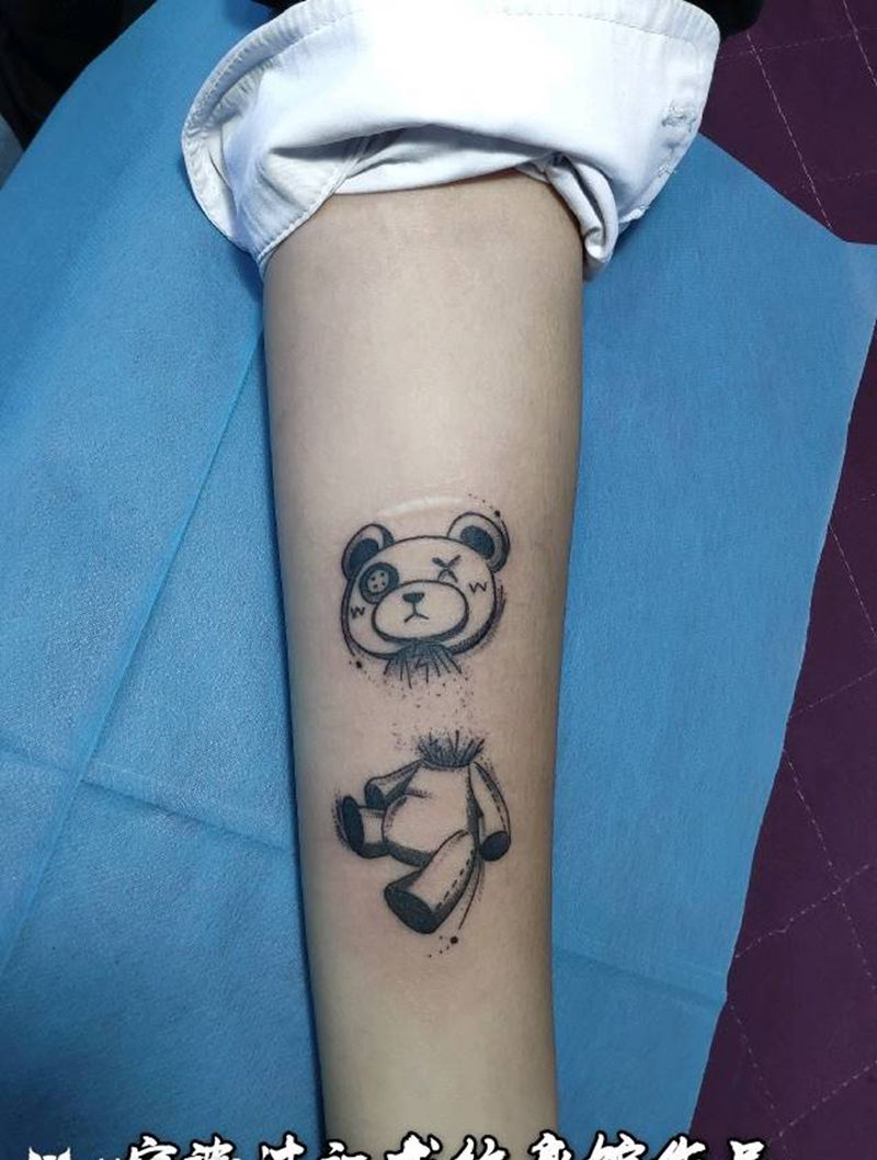 玩偶熊纹身图片_手部点刺玩偶熊纹身图案