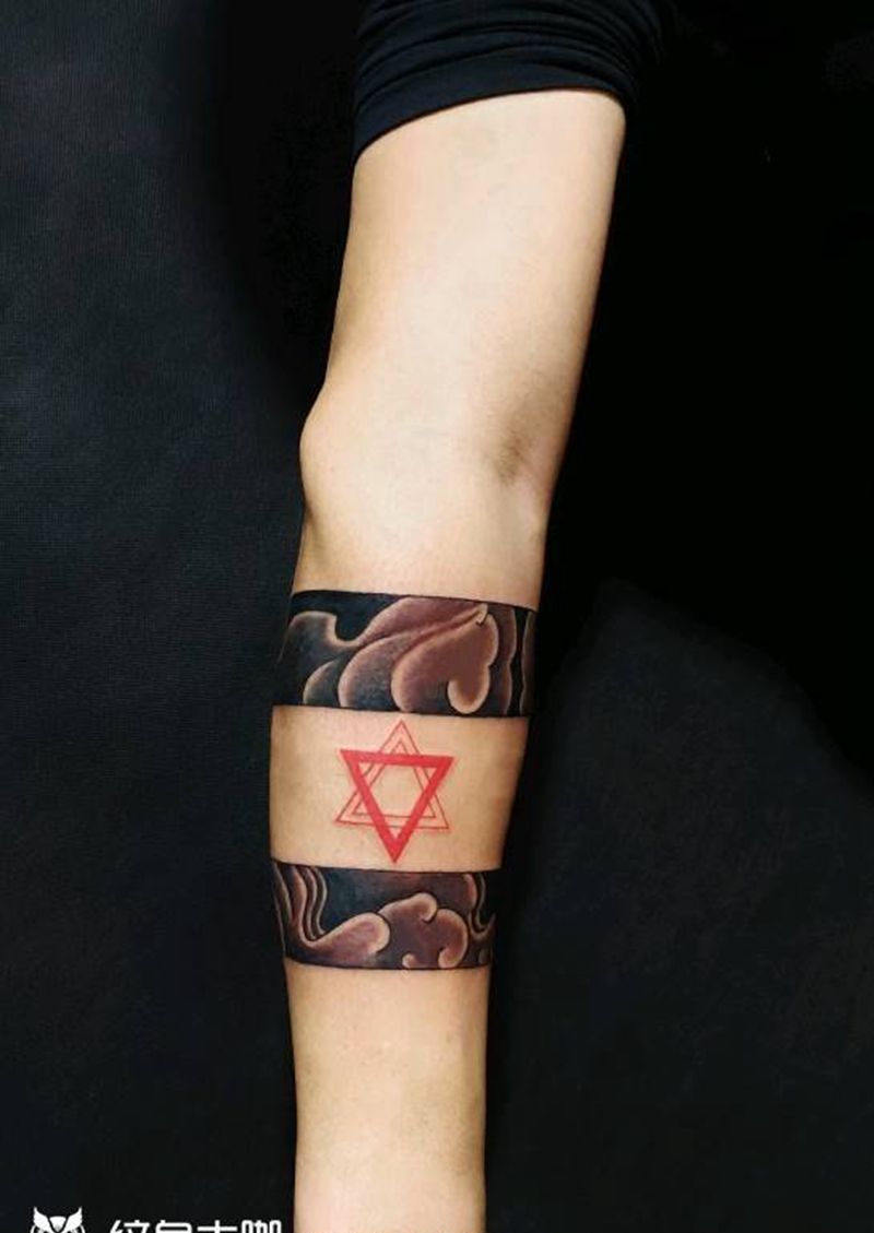 臂环纹身图片_手臂新传统纹身图案