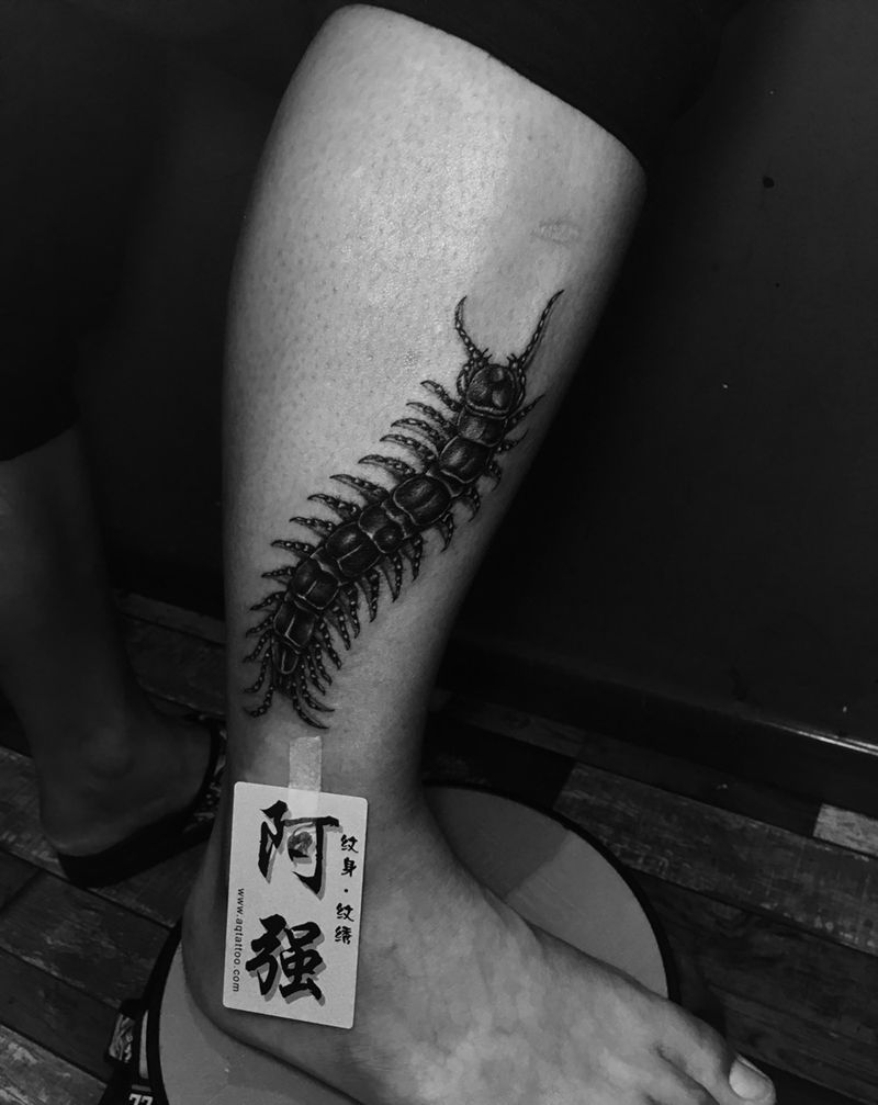 蜈蚣纹身图片_成品脚部写实动物纹身图案