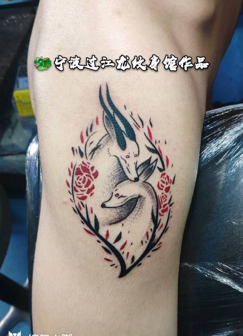 情侣鹿纹身图片_手部手臂点刺新传统鹿纹身图案