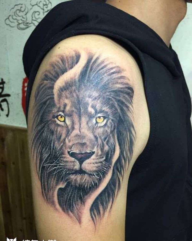 大臂狮子纹身图片