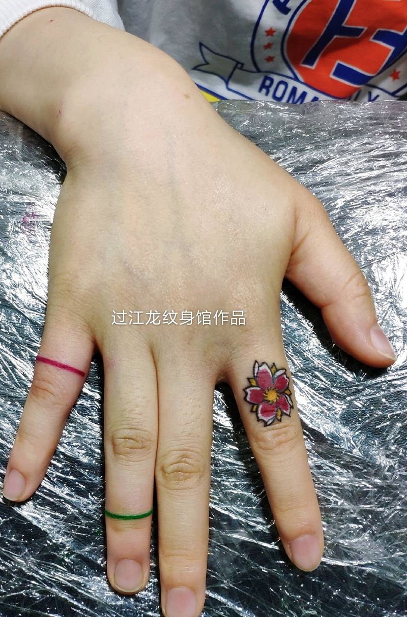 手指纹身纹身图片_手部手臂几何点刺花线条纹身图案