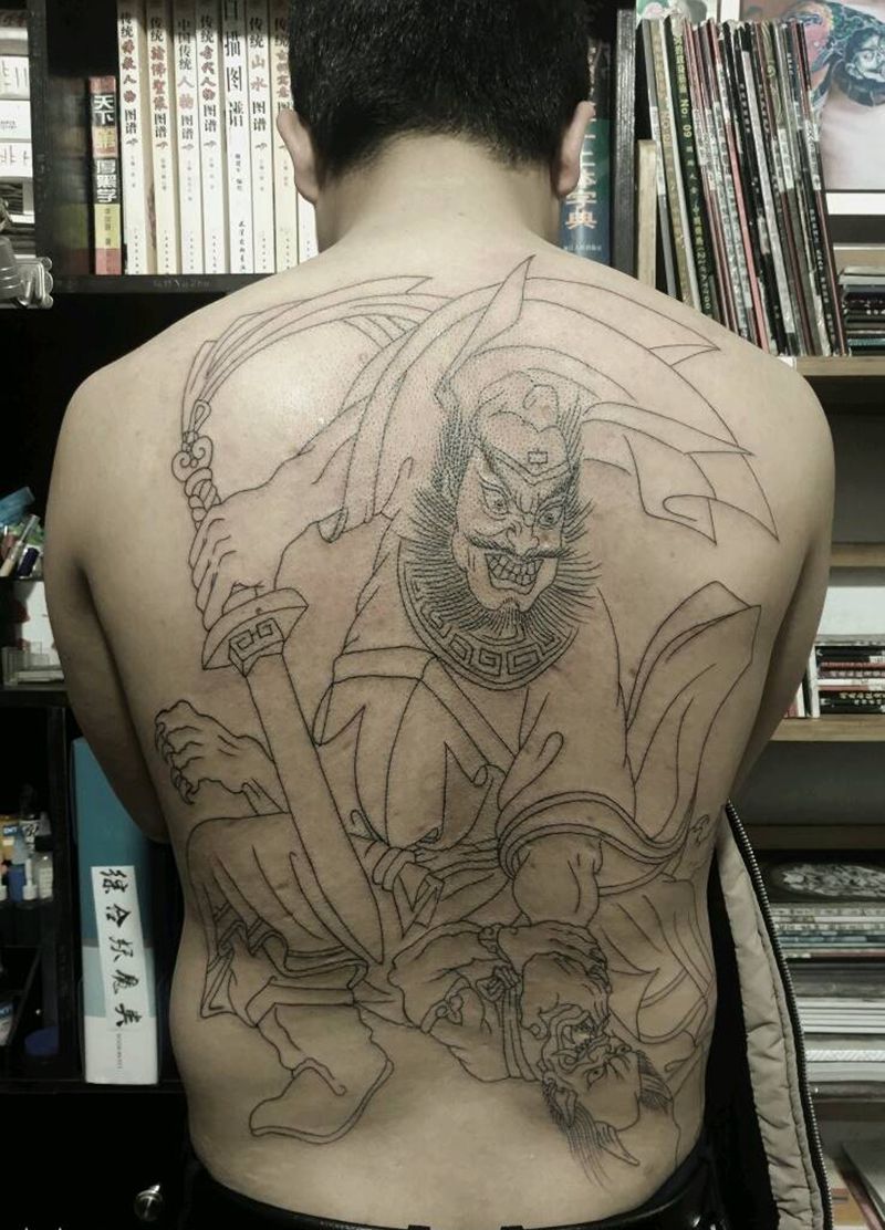 钟馗纹身图片_背部传统鬼神纹身图案
