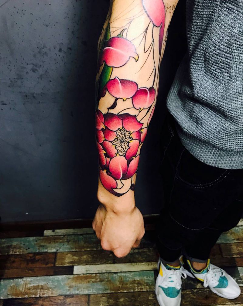 彩色花臂纹身图片_成品手臂传统花臂纹身图案