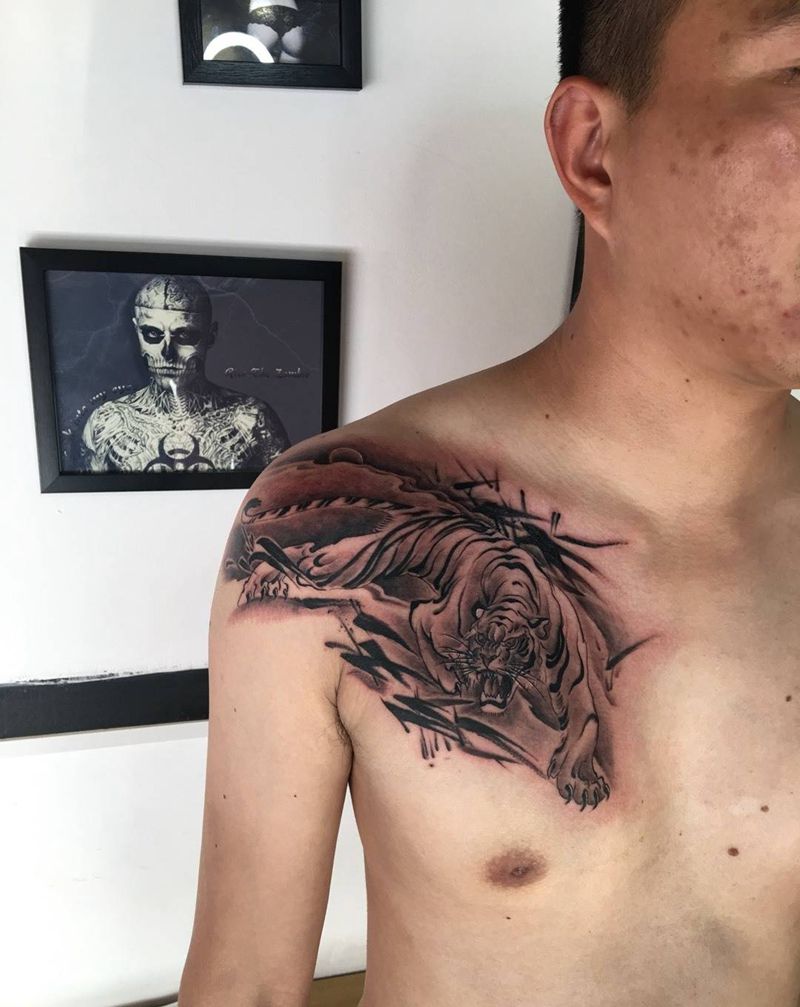 过肩虎纹身图片