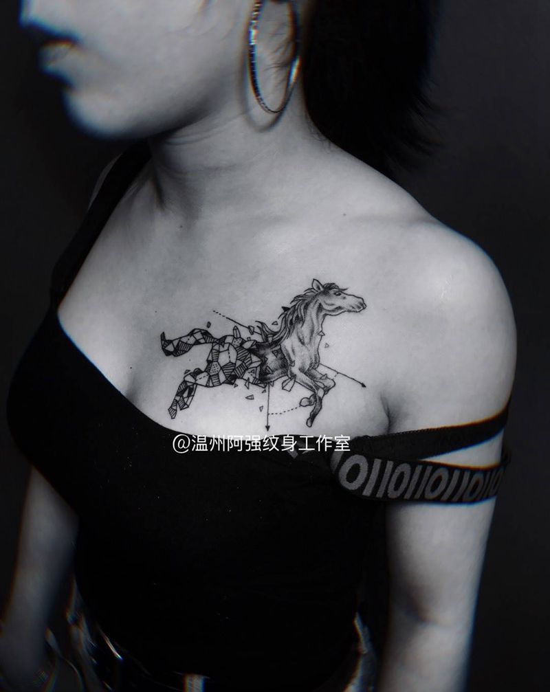 几何马纹身图片