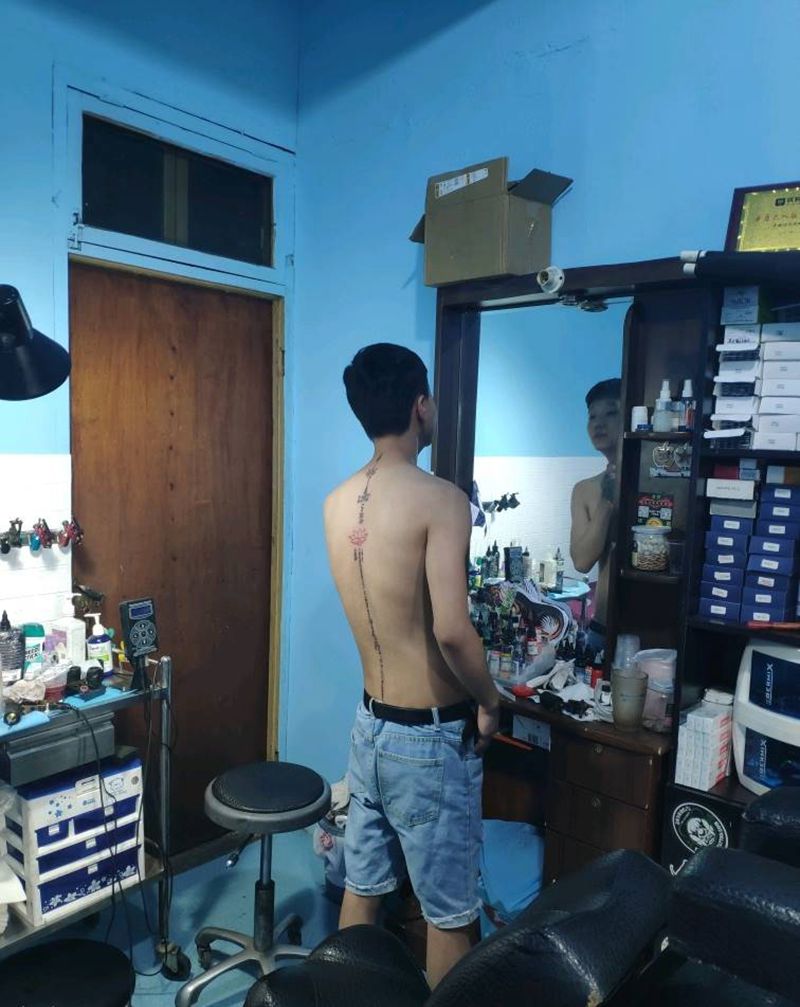 刺符纹身图片_背部图腾刺符纹身图案