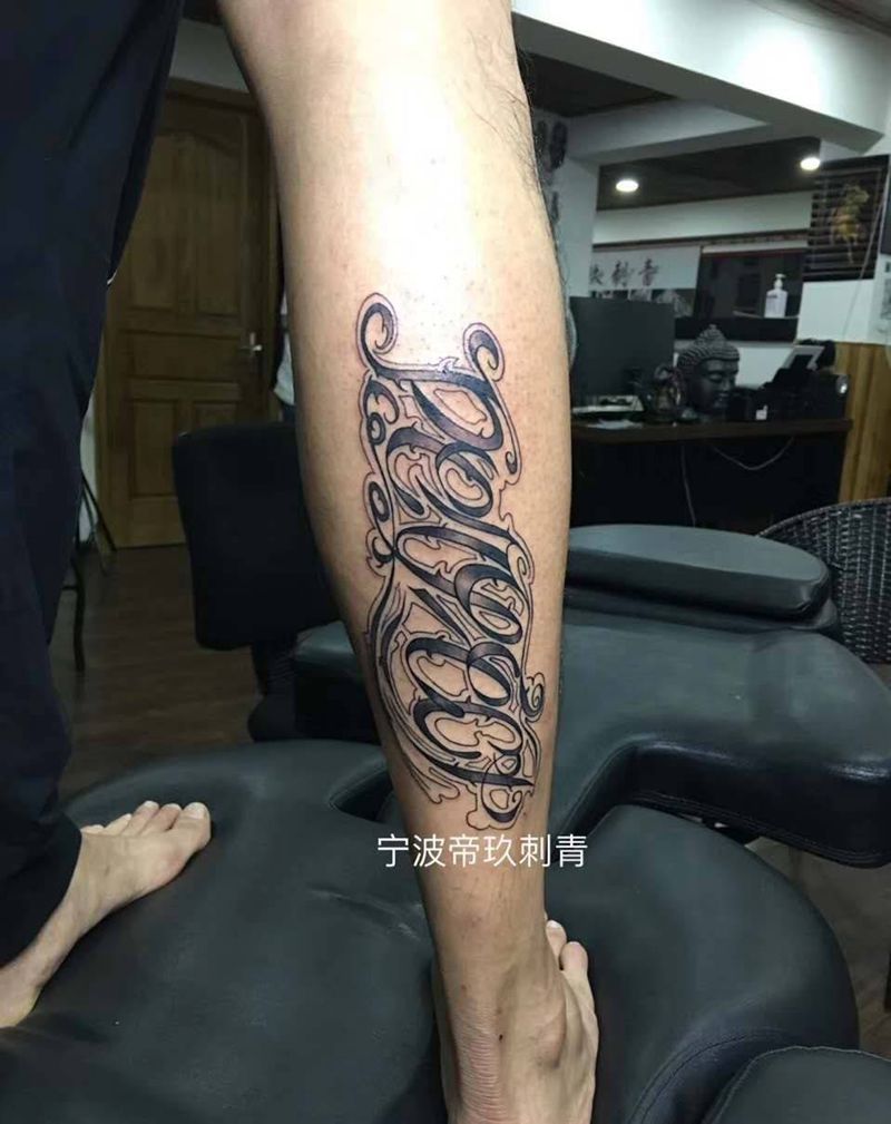 小腿奇卡诺字纹身图片