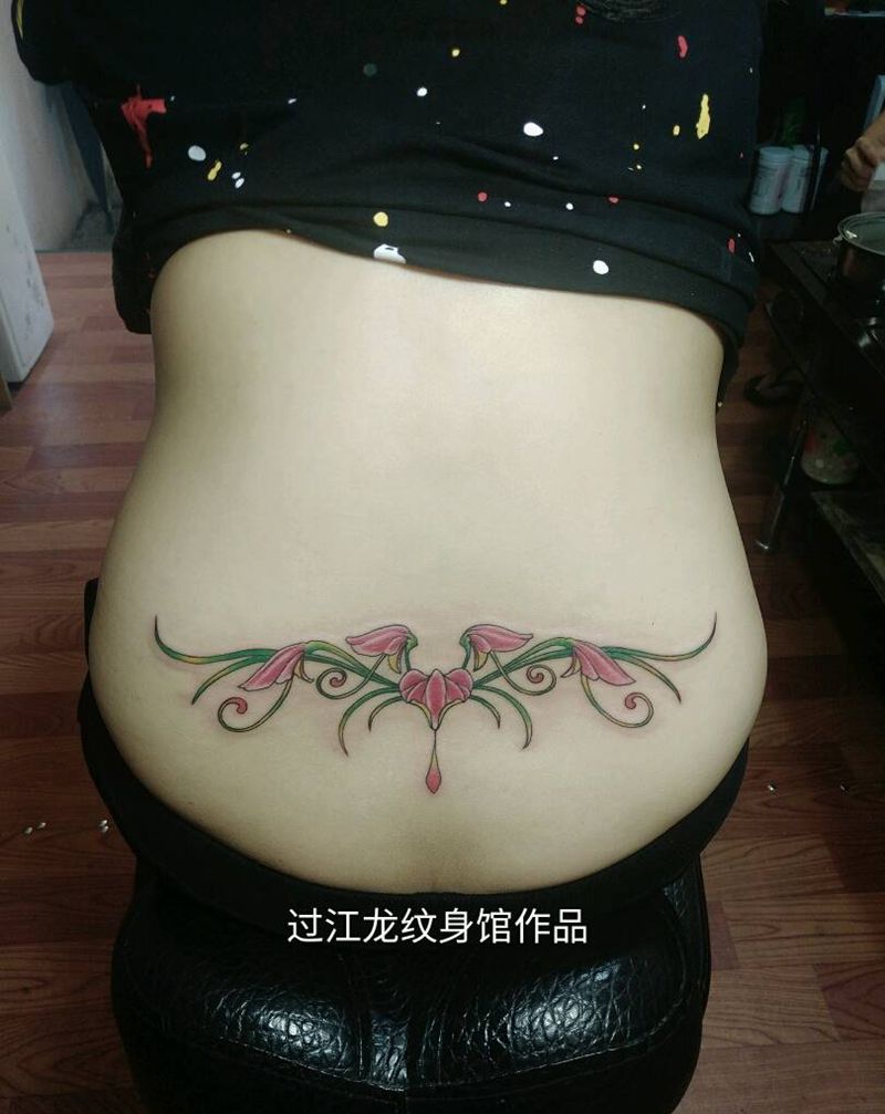 腰花纹身图片_腰部清新植物纹身图案