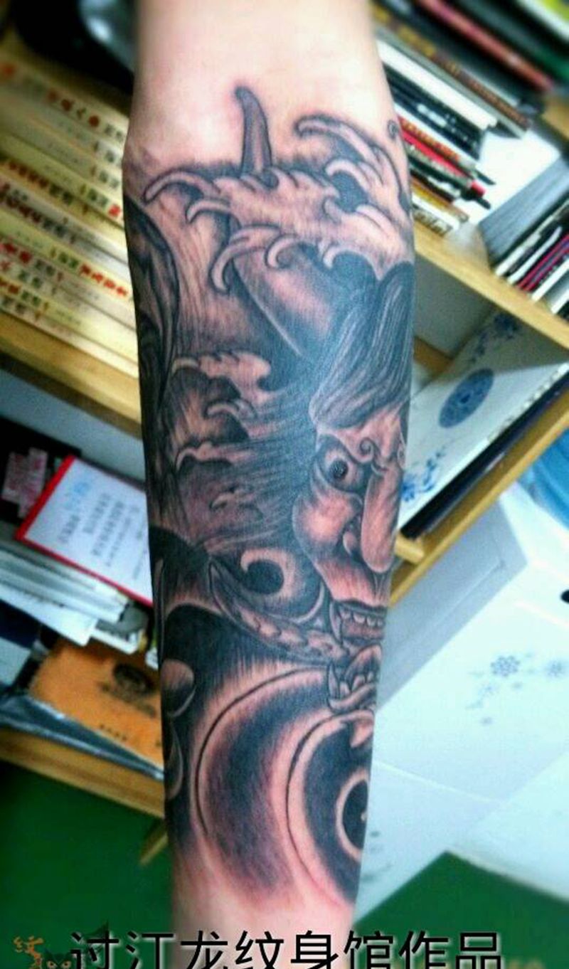 过江龙纹身馆纹身图片_欧美传统肩部胸部手臂腿部脚部字符人物图腾纹身图案