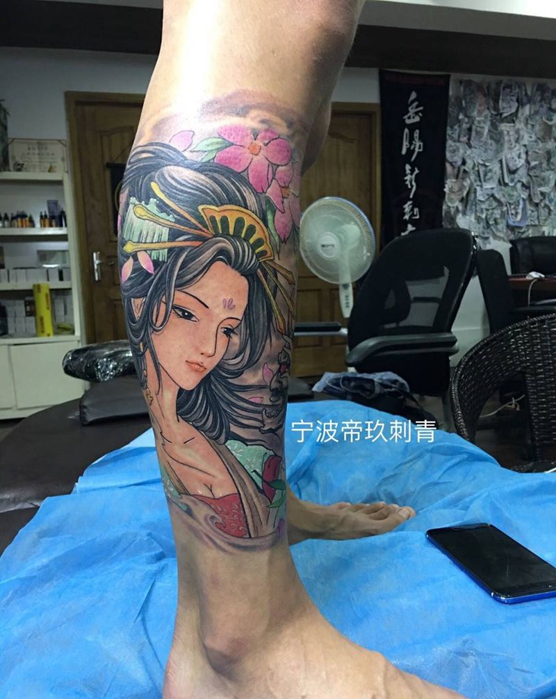 小腿艺妓纹身图片