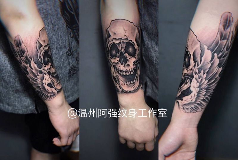 骷髅头翅膀纹身图片