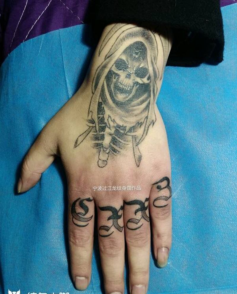 手指字母纹身图片