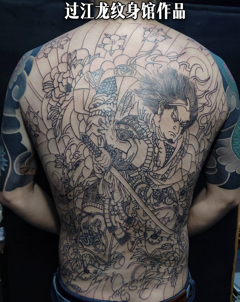 矮脚虎王英纹身图片_背部老传统王英纹身图案