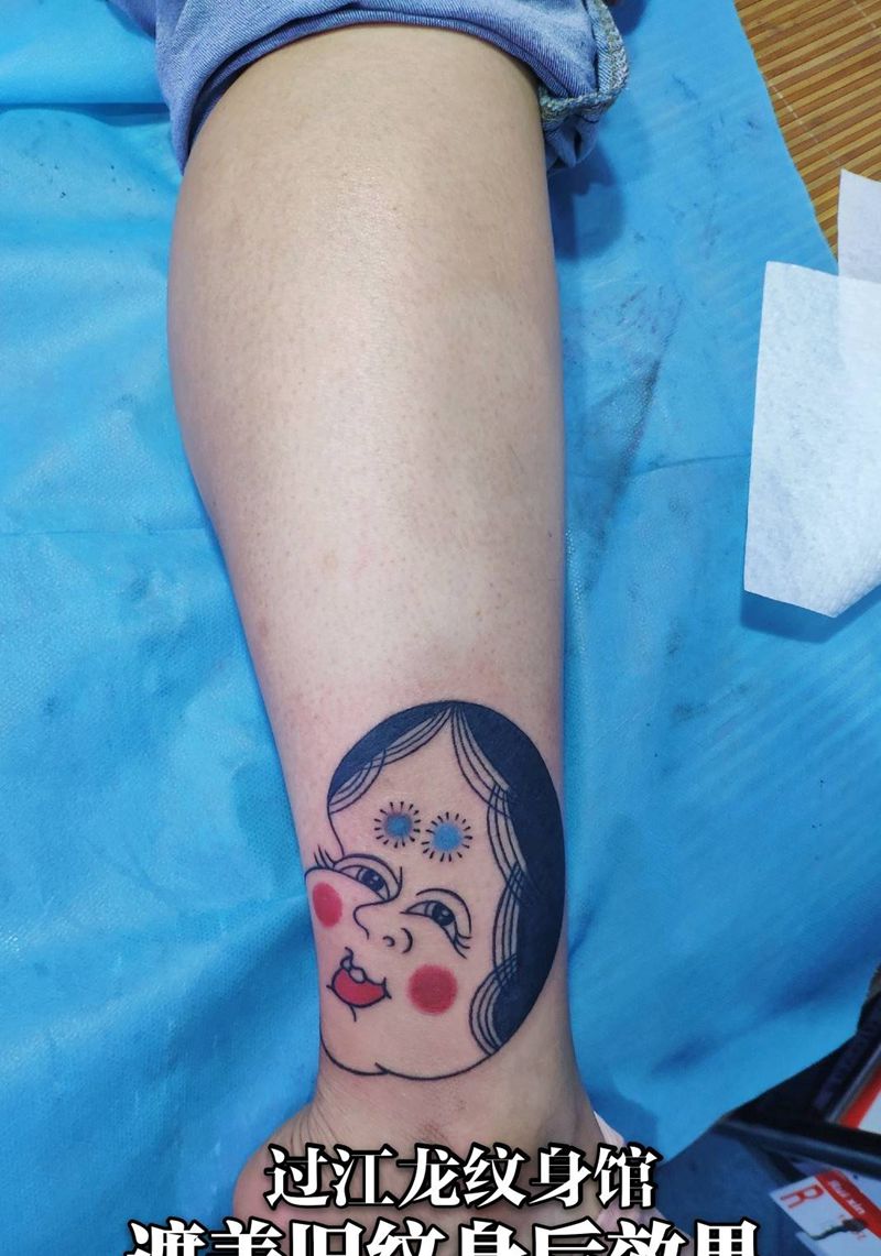 阿多福纹身图片_脚部手臂老传统纹身图案