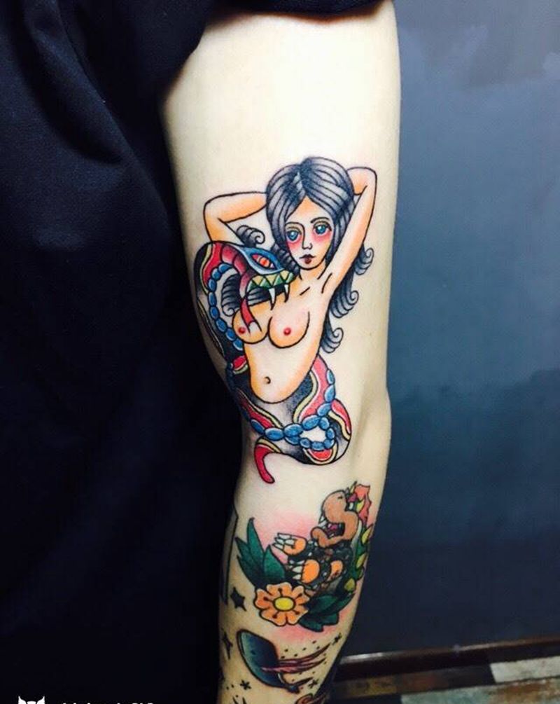 美女与蛇纹身图片