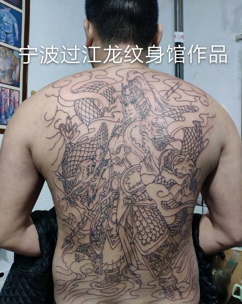 线条赵云纹身图片_背部新传统赵子龙纹身图案