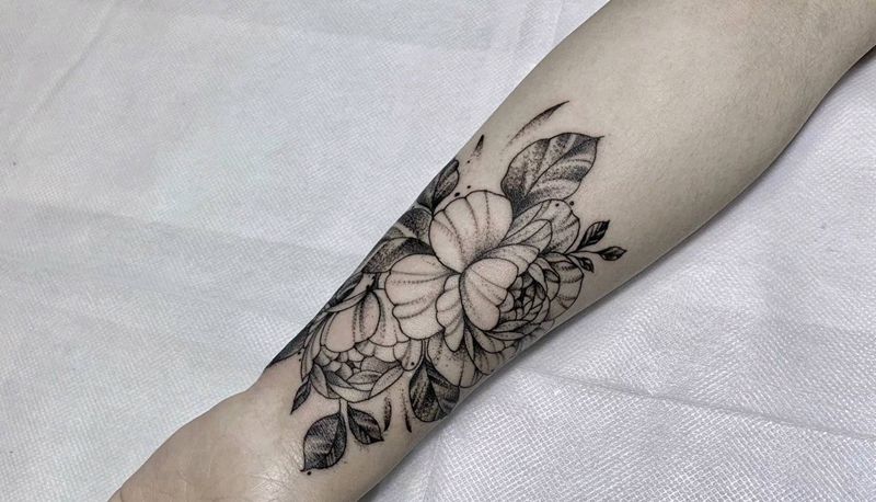 素花遮盖纹身图片_手部点刺纹身图案