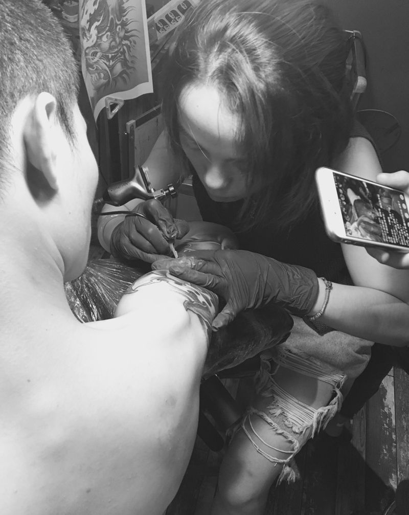 大臂彩色般若纹身纹身图片_成品传统手臂纹身图案