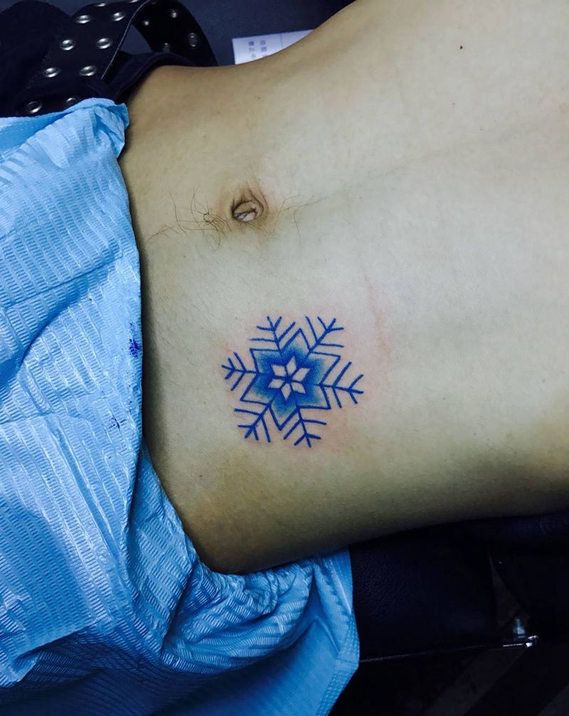 蓝色雪花纹身图片