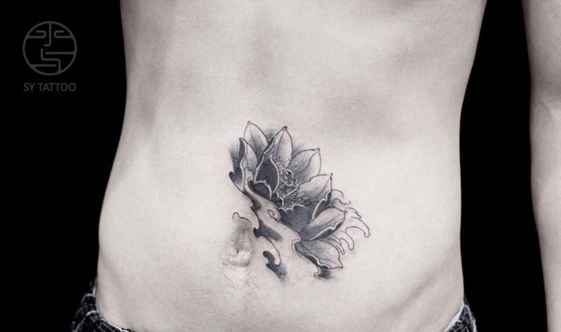 荷花遮盖纹身图片