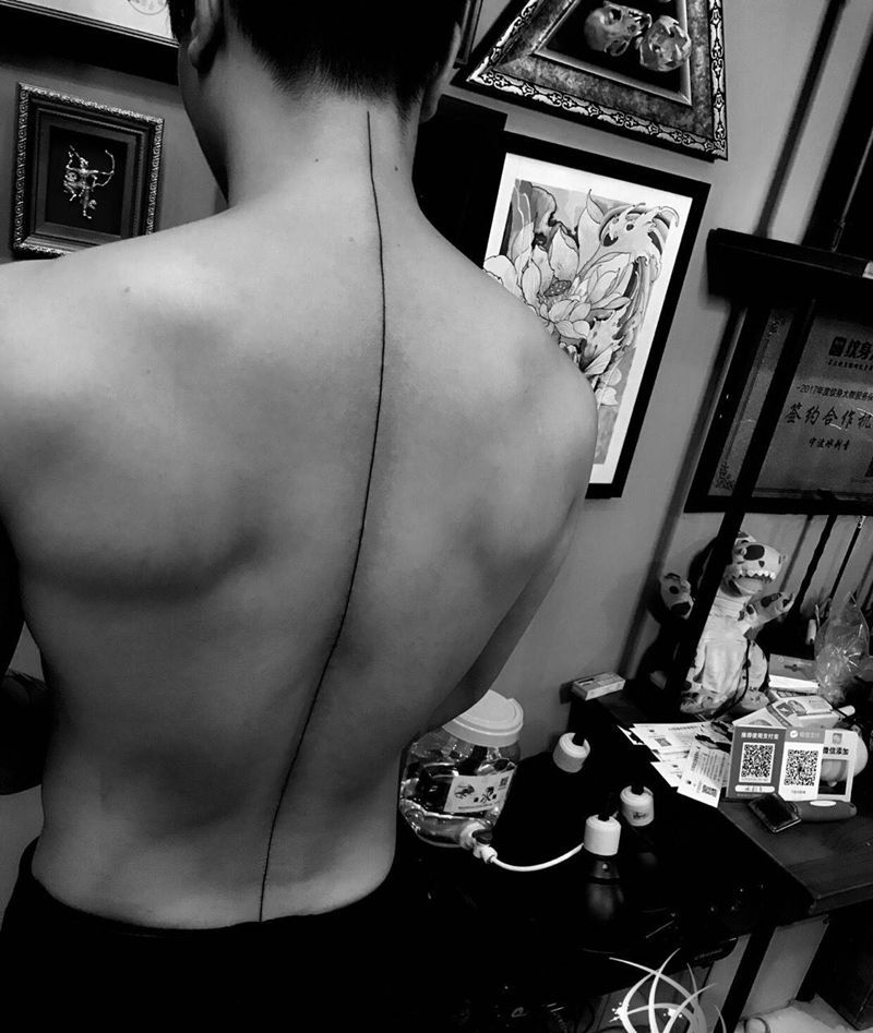 线纹身图片_背部纹身图案