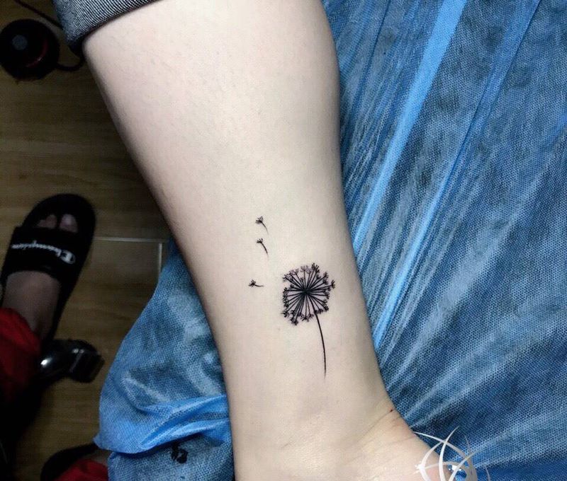 蒲公英纹身图片_脚部纹身图案