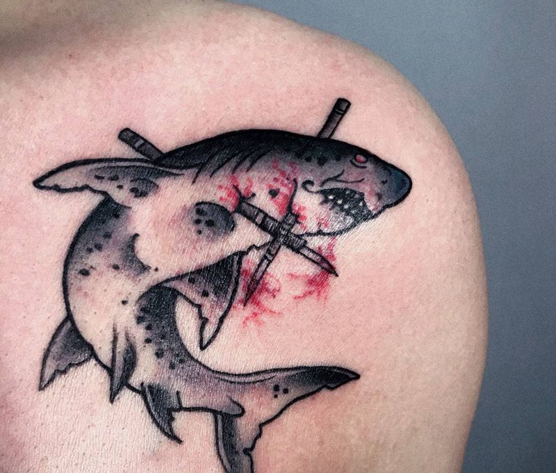 鲨纹身图片_成品肩部传统欧美动物纹身图案