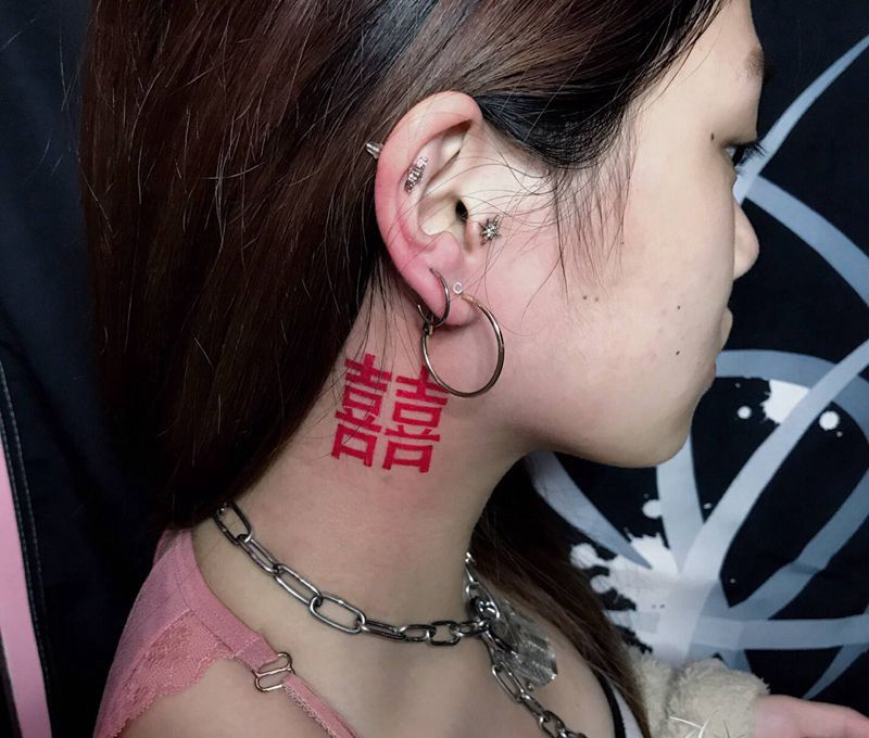 小图纹身图片_颈部纹身图案