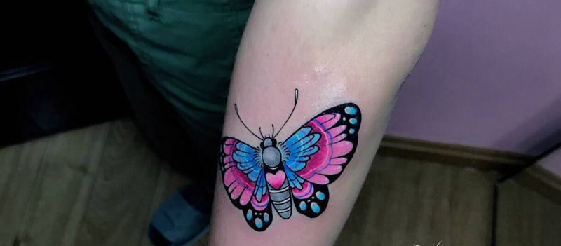 蝴蝶纹身图片_手部纹身图案