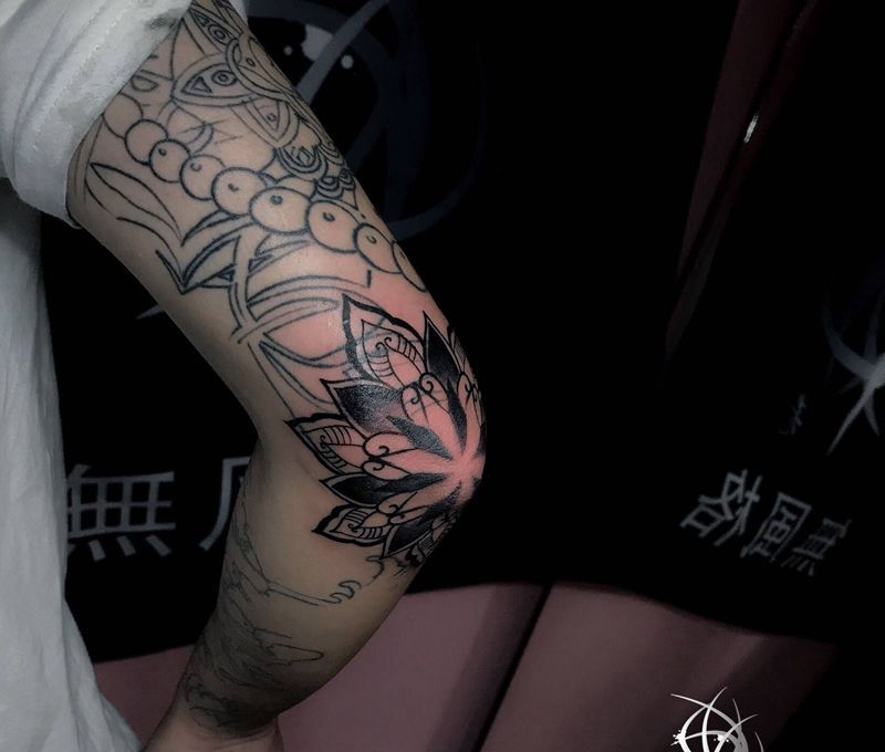 曼陀罗纹身图片_手部纹身图案