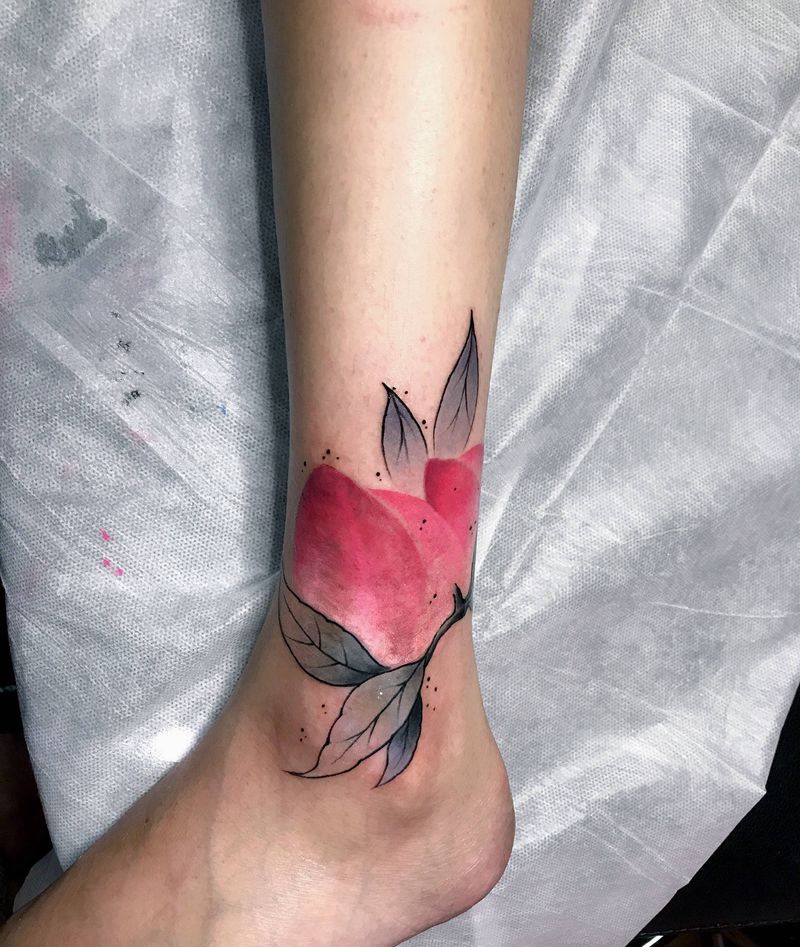 桃子遮盖纹身图片_腿部纹身图案