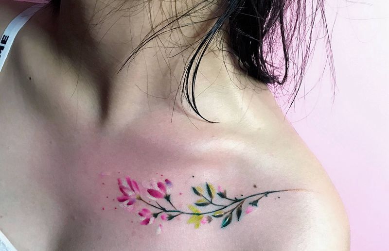 花纹身图片_胸部纹身图案