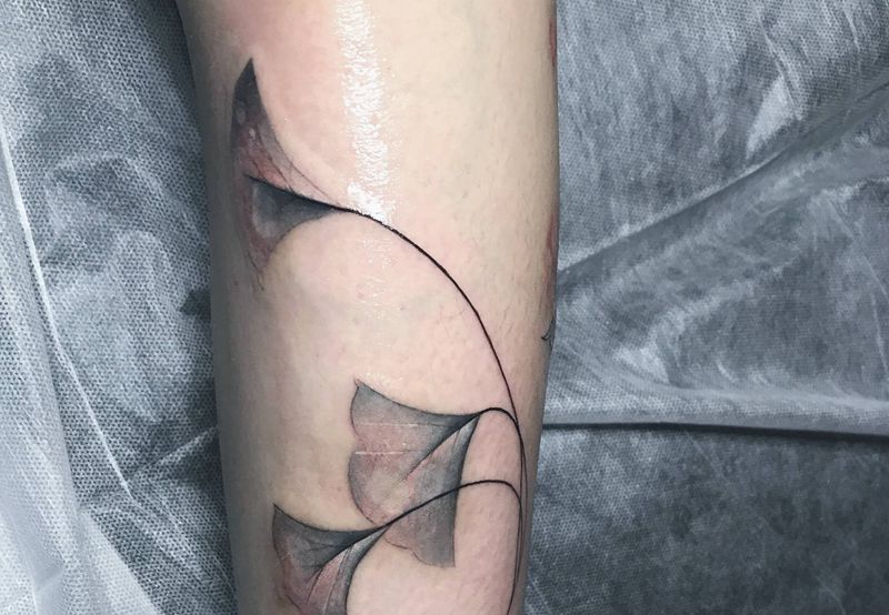 叶子纹身图片_腿部纹身图案