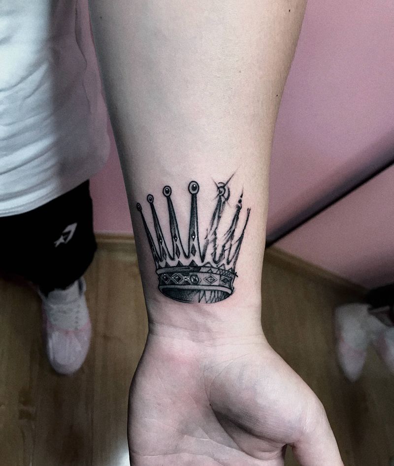 皇冠纹身图片_手部纹身图案
