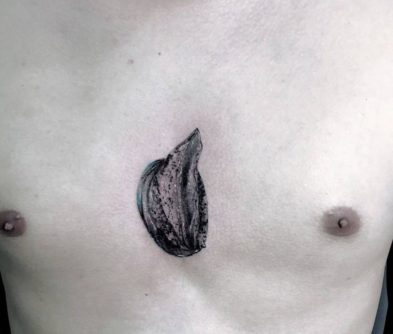 鲍鱼纹身图片_成品胸部欧美写实动物纹身图案