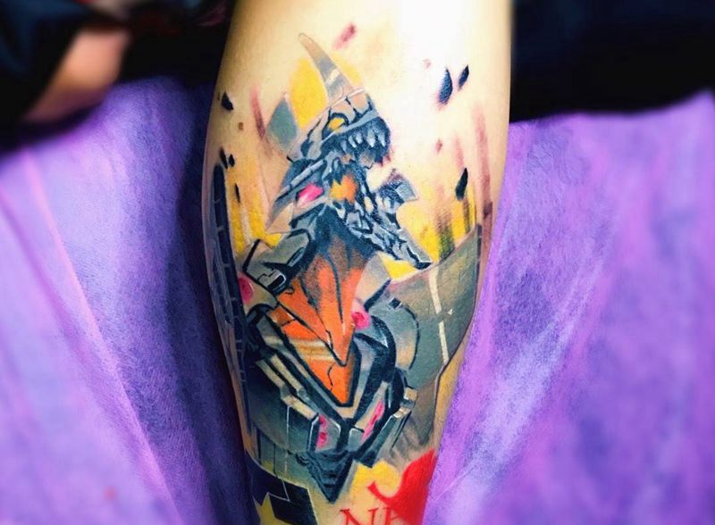 初号机纹身图片_成品腿部欧美鬼神纹身图案