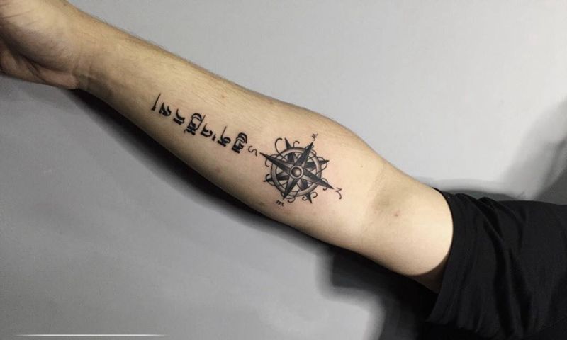 指南针纹身图片_成品手臂传统清新字符几何纹身图案