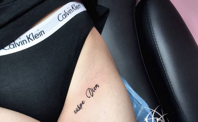 字母纹身图片_腿部纹身图案