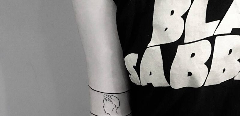 简笔画臂环纹身图片_成品手臂清新人物纹身图案