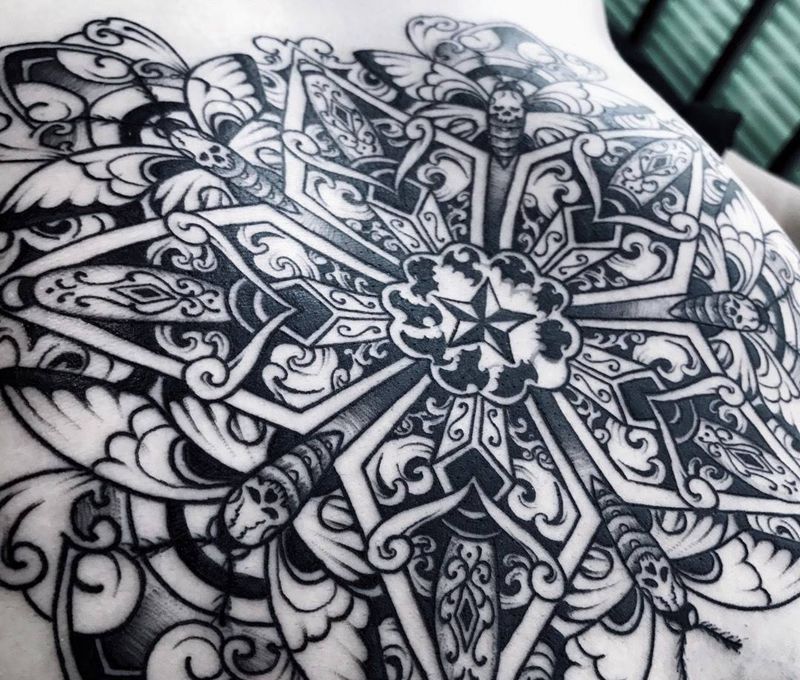 曼陀罗图腾纹身图片_成品腹部清新传统欧美几何图腾纹身图案