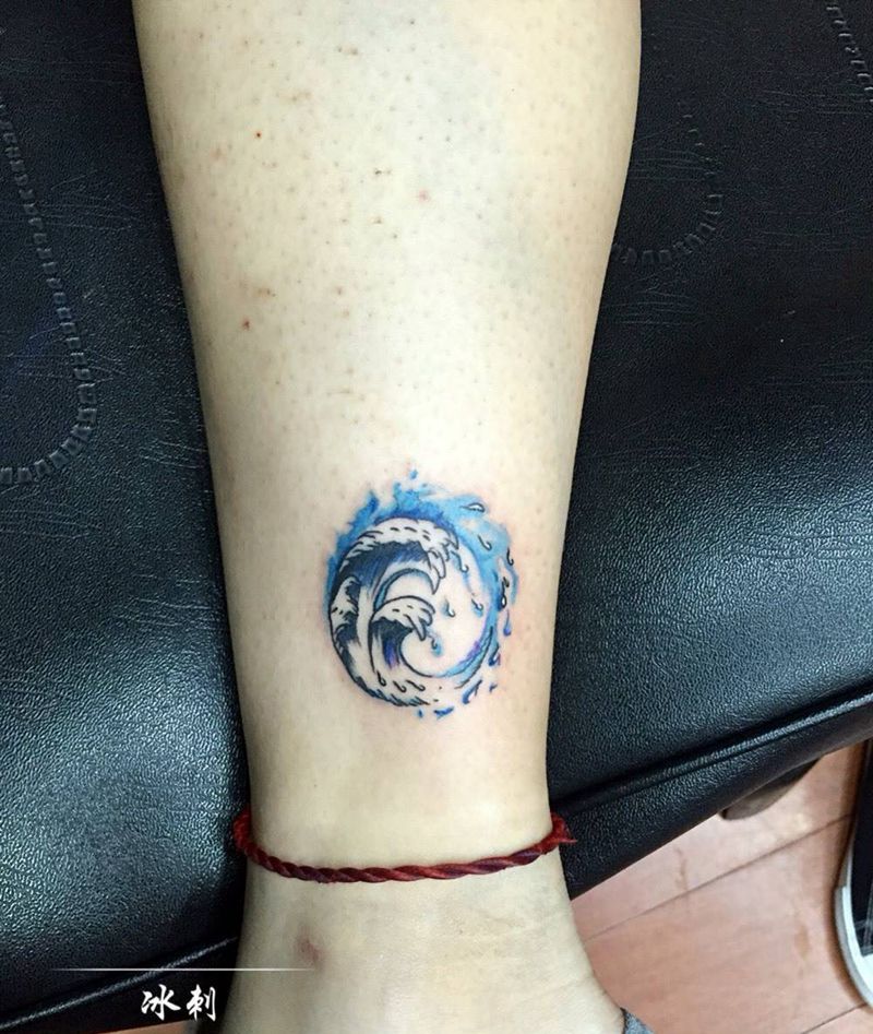 浪纹身图片_腿部脚部清新纹身图案