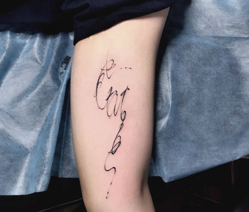 字母纹身图片_成品手部纹身图案